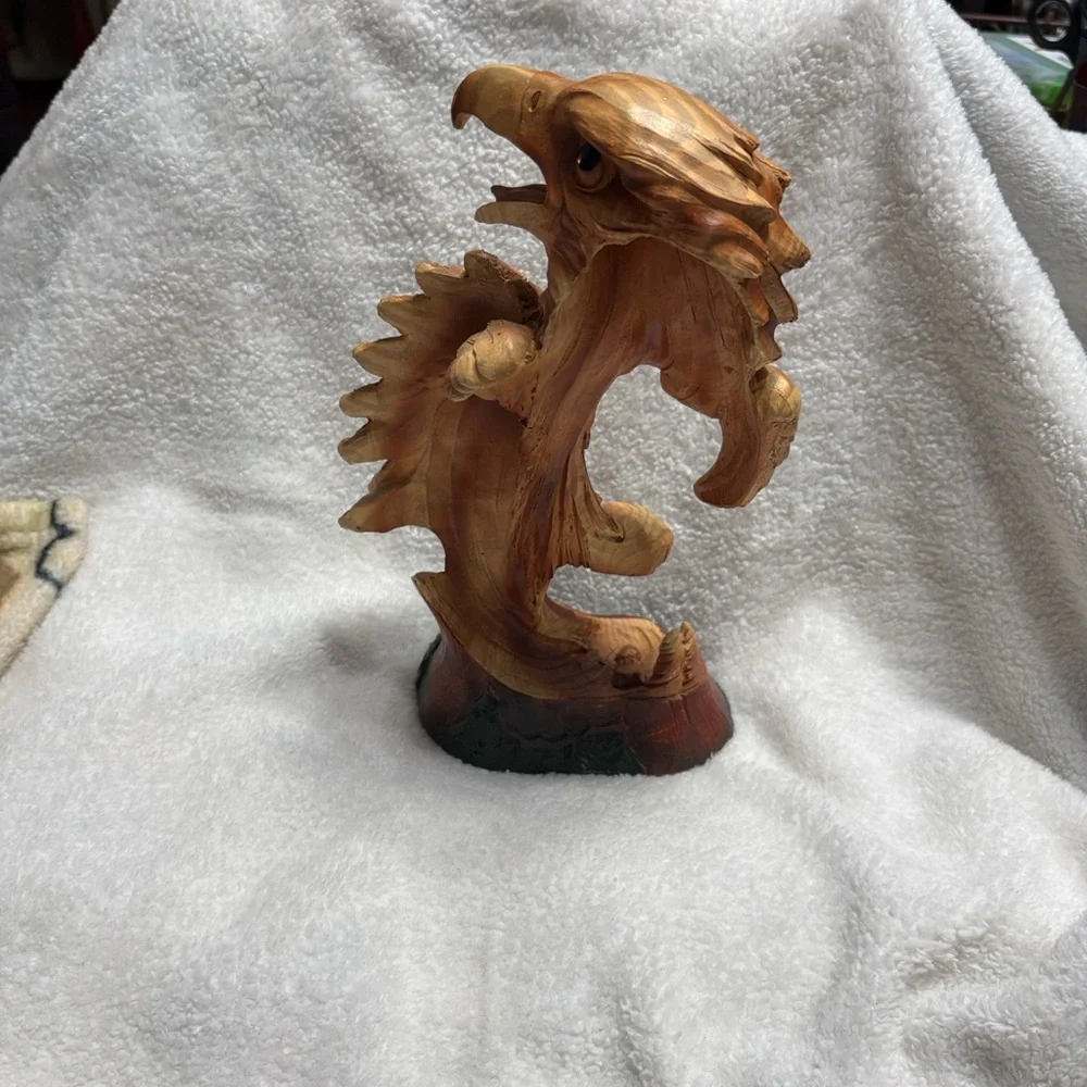 Chief and Eagle Sculpture in Resin - Picture 3 of 4